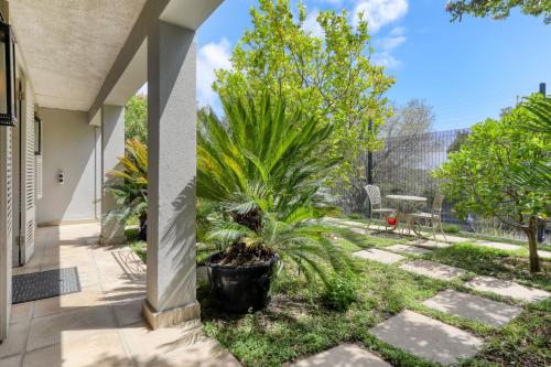 Solar Power French Country Cottage on Table Mountain