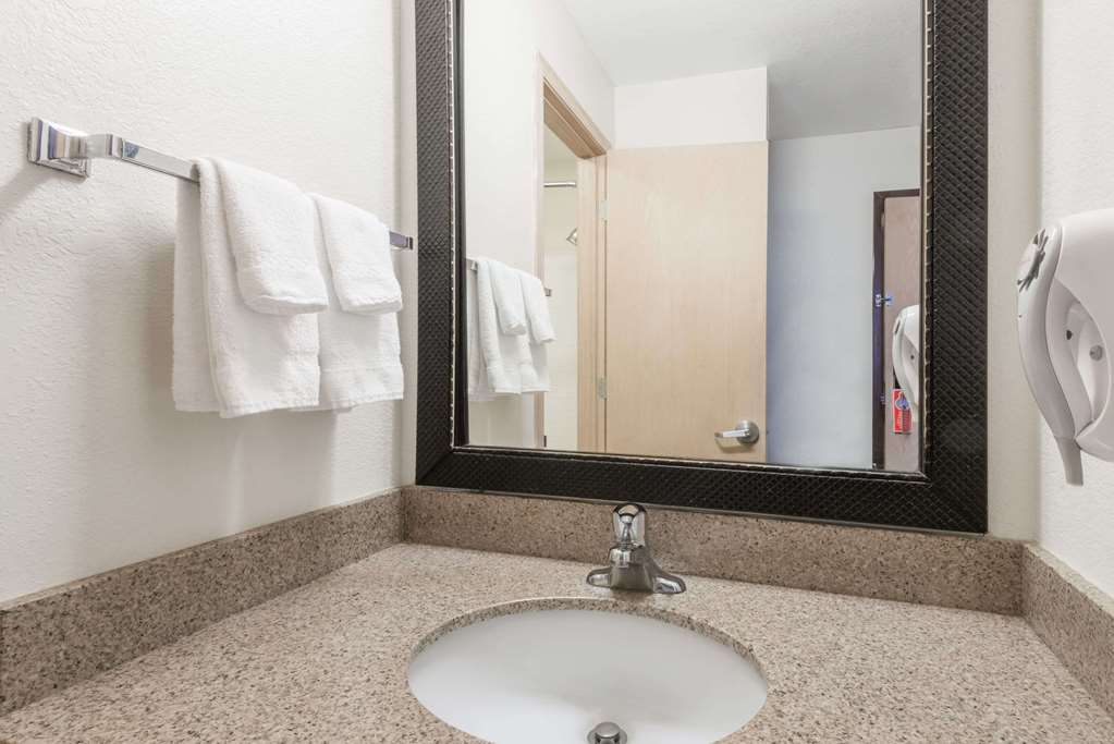 Baymont by Wyndham Santa Fe - photo 11