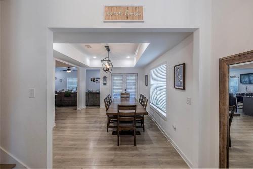 5 Star 4 3 Sleeps 16 With Arcade Game Room & Pool in Orange Beach, United States