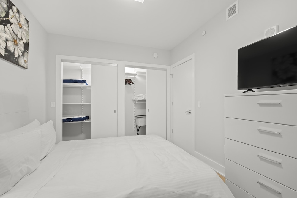 Global Luxury Suites at Tribeca - photo 29