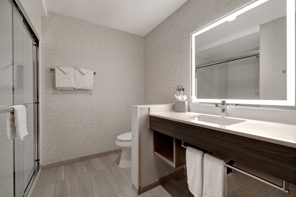 Holiday Inn Express & Suites Ontario Chino Hills by IHG - photo 26
