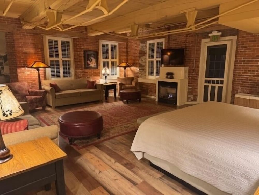 The Common Man Inn & Restaurant - photo 73