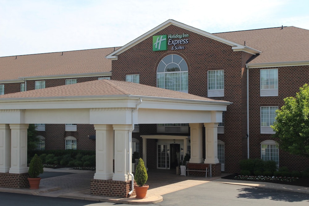 Holiday Inn Express Hotel & Suites Warrenton by IHG in Warrenton, United States