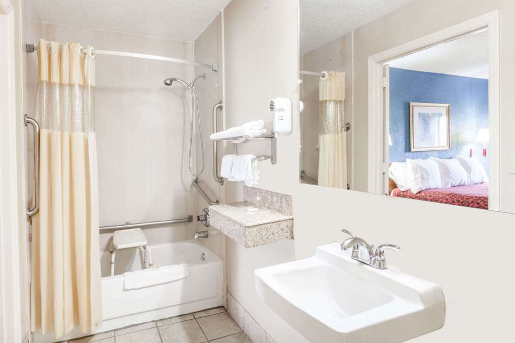 Days Inn by Wyndham Nashville North Opryland Area - photo 13