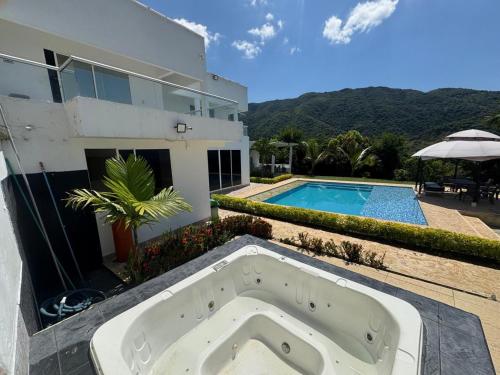 Apartamento Vacacional San Jeronimo Paraíso Bali — 4-Star Luxury Hotel in San Jeronimo, Colombia