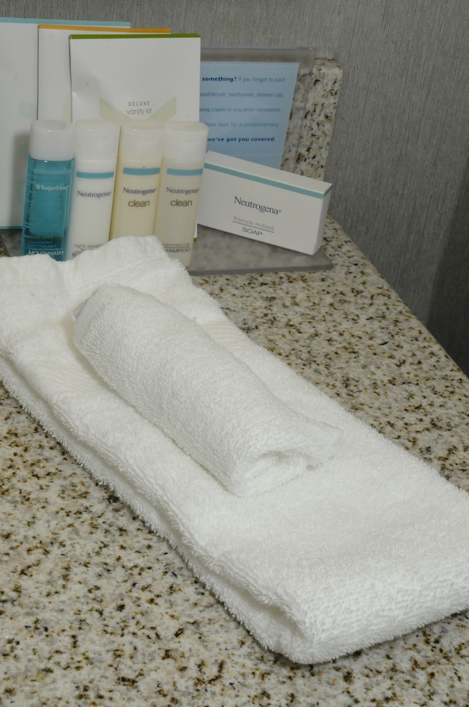 Hampton Inn & Suites Redding - photo 25