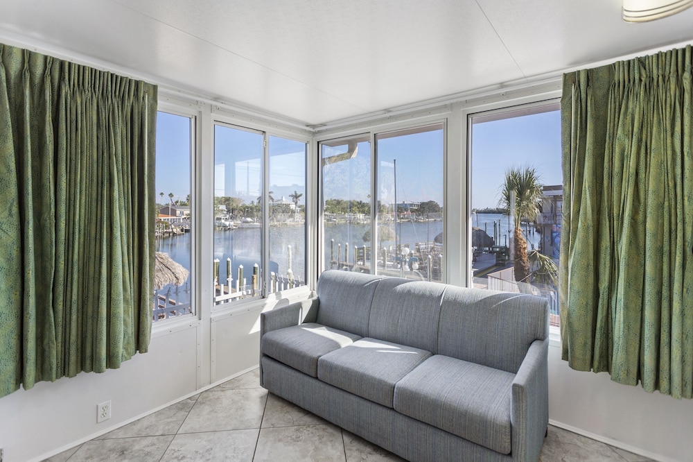 Bayview Plaza Waterfront Resort - photo 96