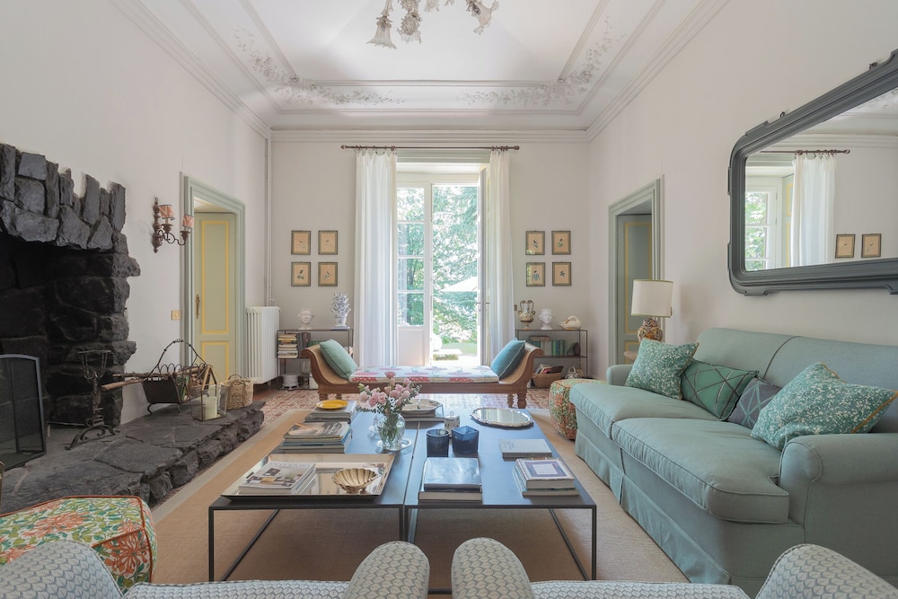 Villa Ca' Moneta Albavilla by Rent all Como — 4-Star Luxury Hotel in Albavilla, Italy