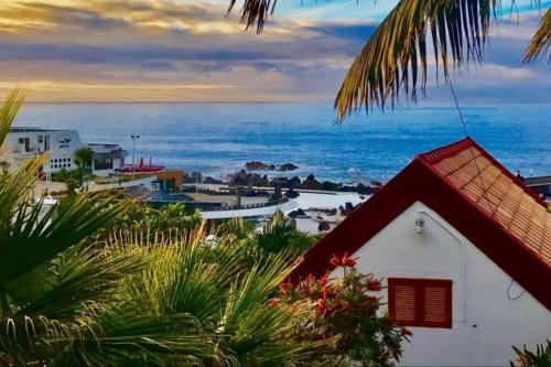 Waves Song Cottage — 4-Star Luxury Hotel in Porto Moniz, Portugal