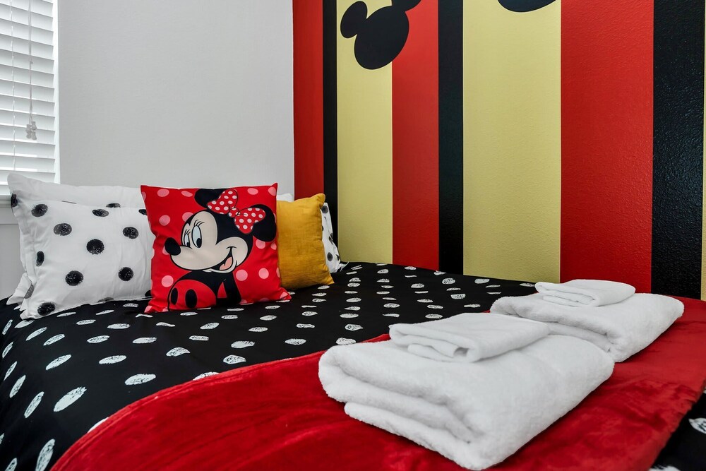 New Decor With Mickey Nemo Tinkerbell & Star Wars Rooms Private Pool and Game Room - photo 8