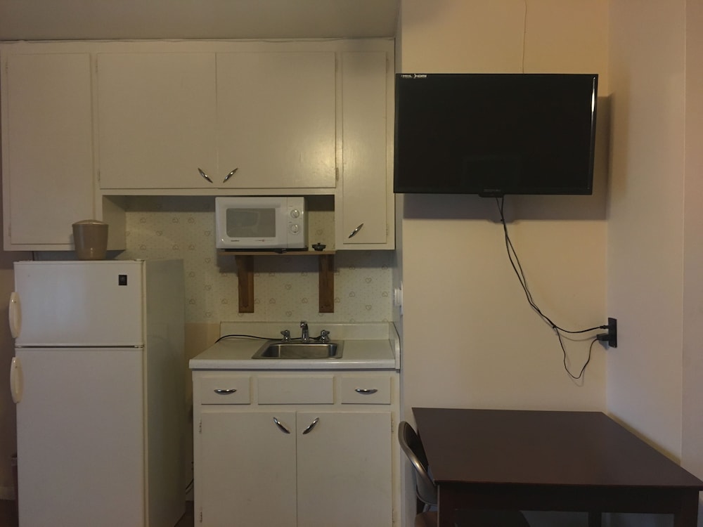 Hilltop Motel - photo 23