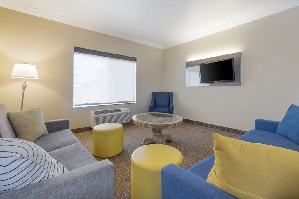 Comfort Suites Oceanside Camp Pendleton Area - photo 34