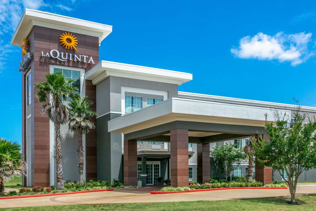 La Quinta Inn & Suites by Wyndham Jacksonville TX - featured photo