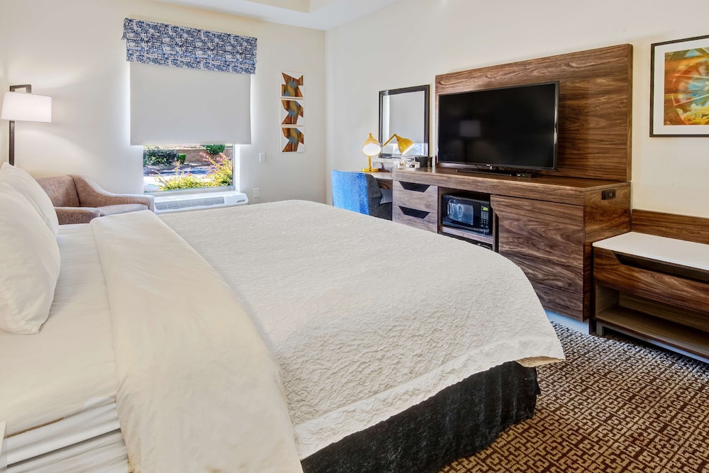 Hampton Inn Van Buren - photo 8