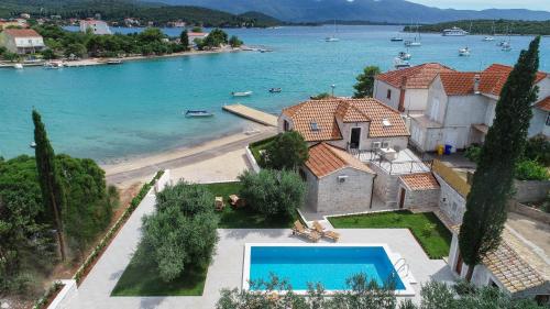 Holiday Villa Mirce Lovište — 4-Star Luxury Hotel in Orebic, Croatia