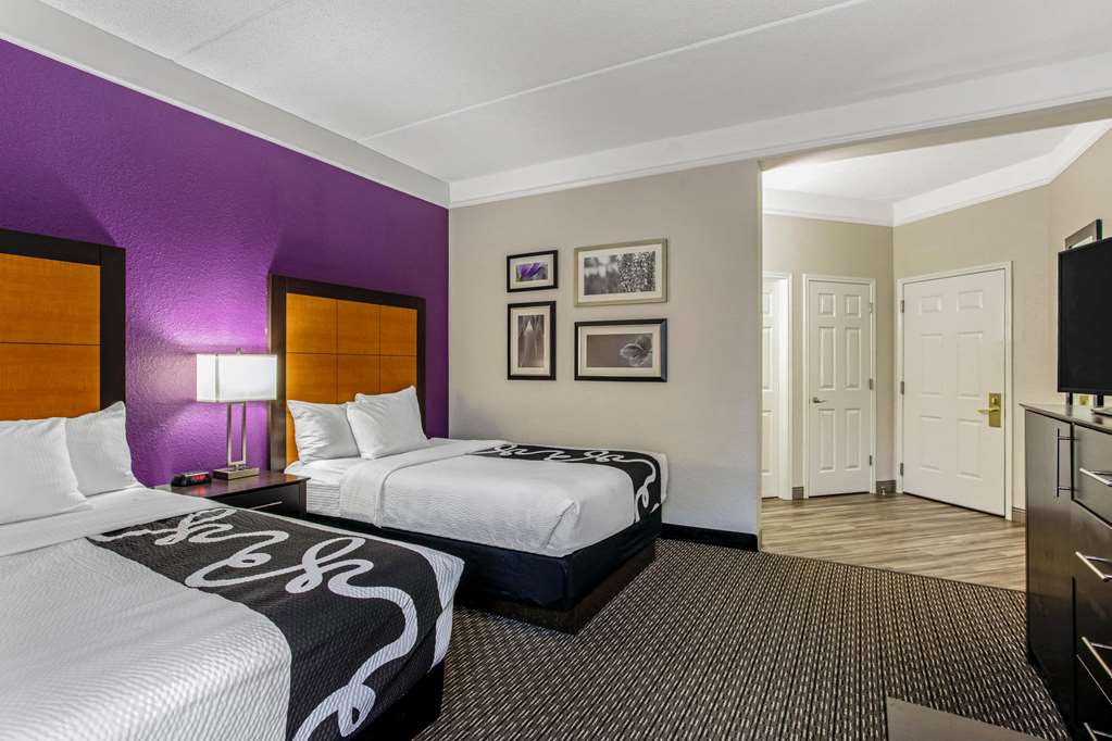 La Quinta Inn & Suites by Wyndham Orlando Airport - photo 44