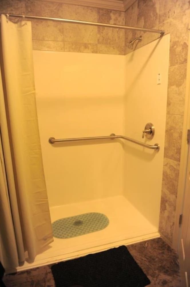 Camelot Inn at Honeyville - photo 13