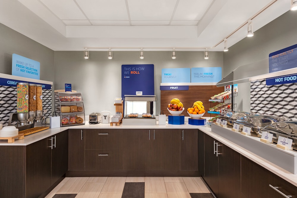Holiday Inn Express Hotel & Suites Denver Airport by IHG - photo 30