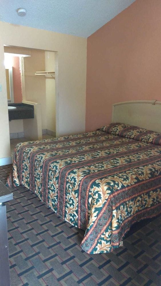 Abram Inn Arlington - photo 4