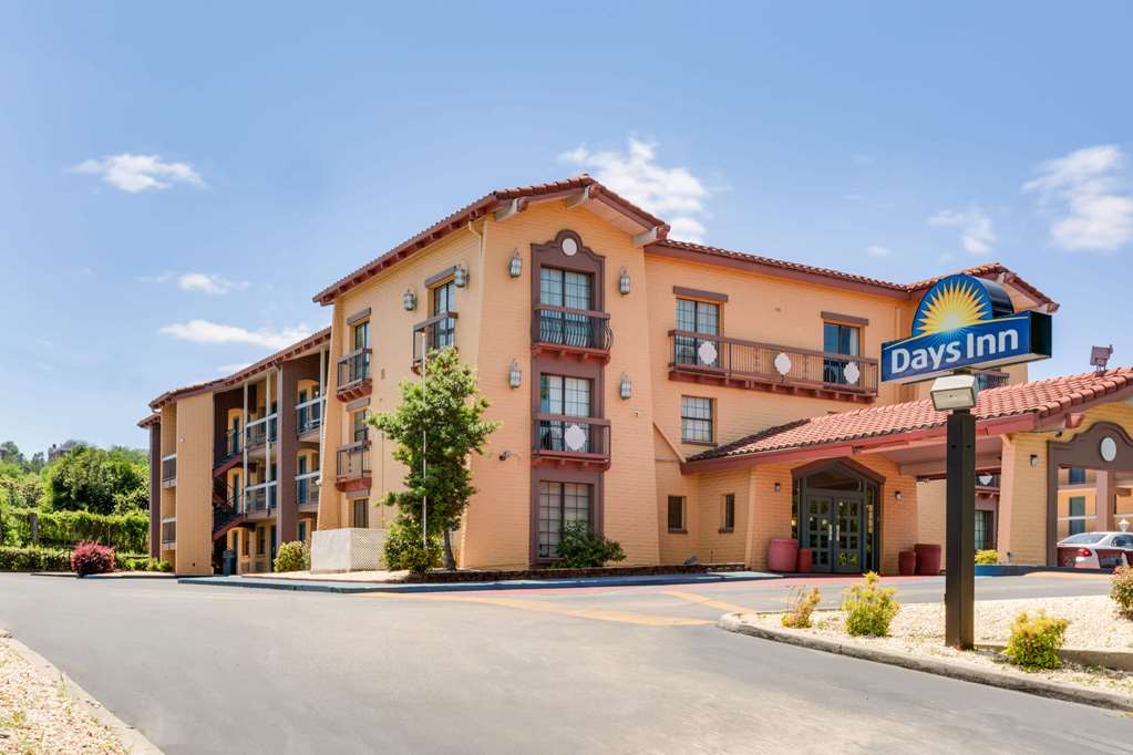 Days Inn by Wyndham Birmingham West - featured photo