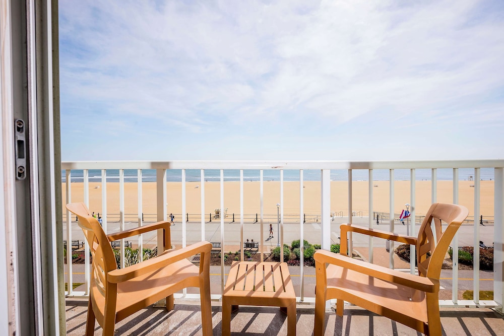 Hampton Inn Virginia Beach Oceanfront North - photo 34