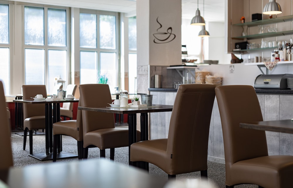 Stadt Gut Hotel Groer Kurfurst — Emden