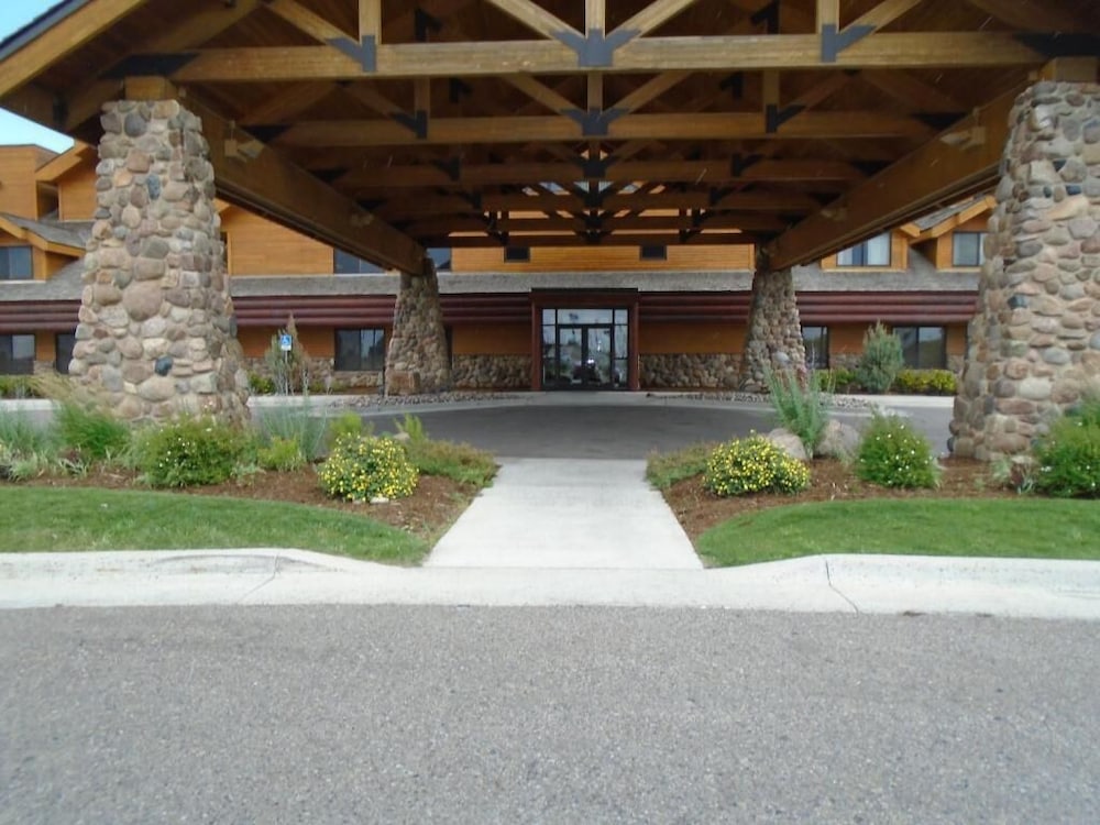 Casper C'mon Inn Hotel & Suites - photo 38
