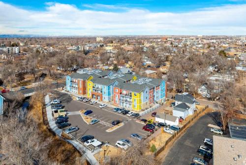 Relaxing 3BR Apartment With Pool & Wifi — Greeley — photo 4