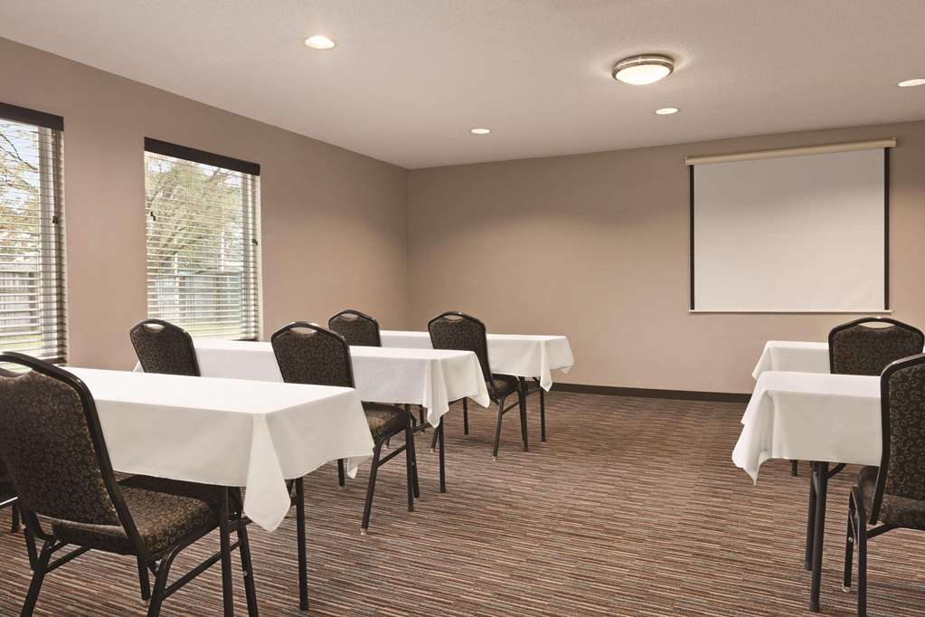 Country Inn & Suites by Radisson Dunn I 95 - photo 16