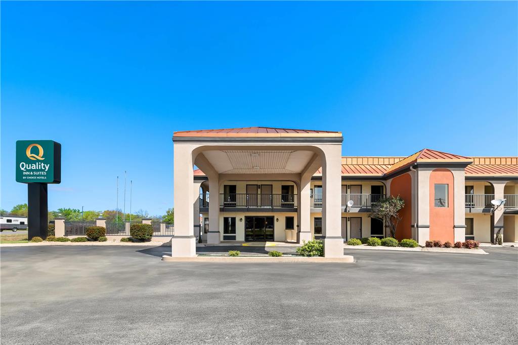 Quality Inn & Suites - photo 3