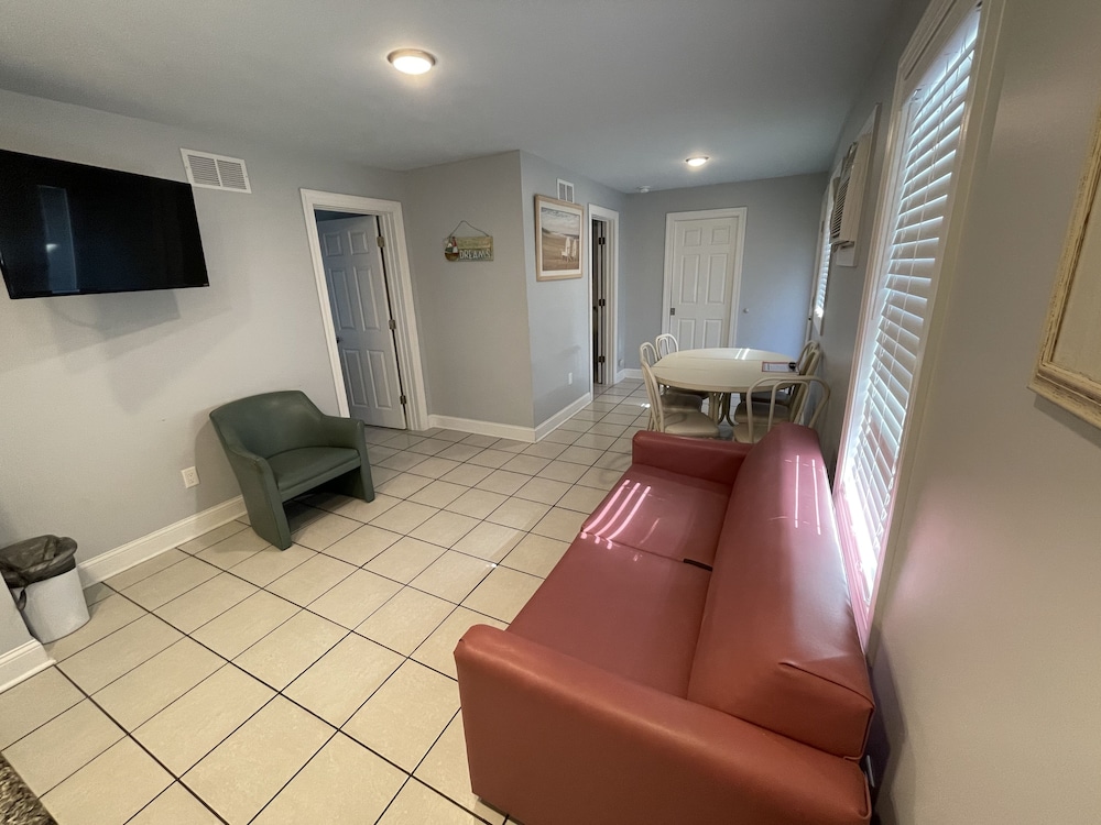 Rio Motel and Suites - photo 18