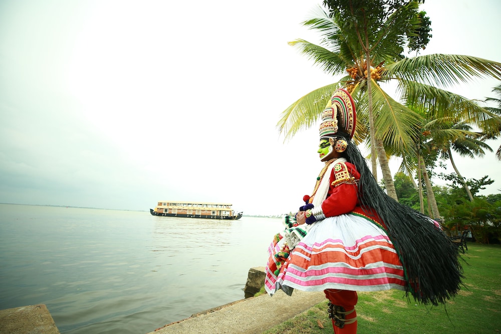 Southern Panorama Cruise — 4-Star Luxury Hotel in Alleppey, India