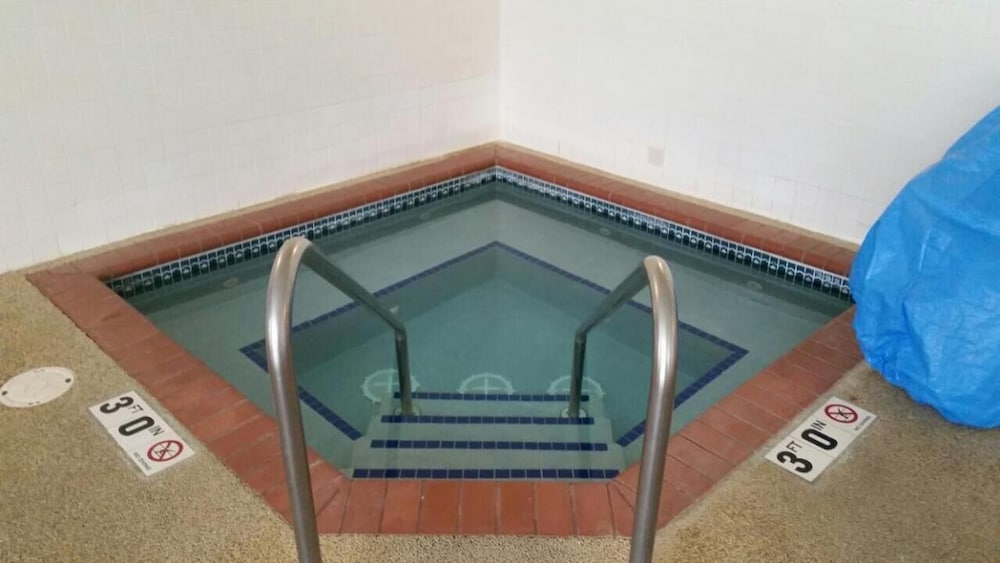AmericInn by Wyndham Forest Lake - photo 42