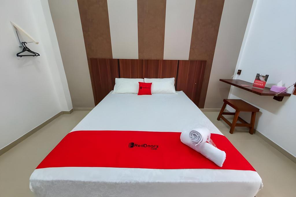 Reddoorz Near Stasiun Purwosari — Surakarta