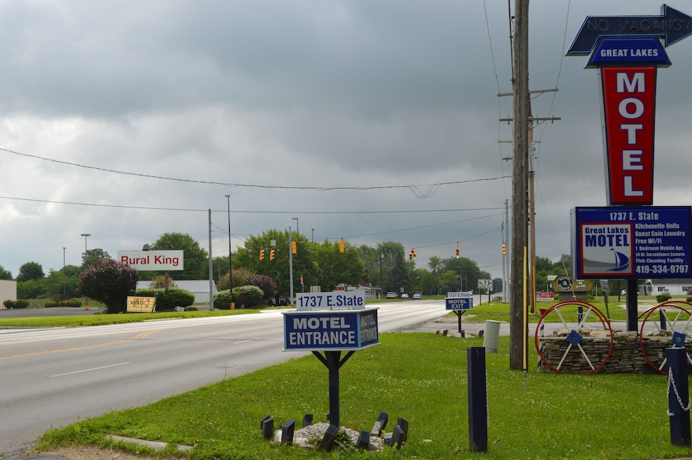 Great Lakes Motel - photo 22