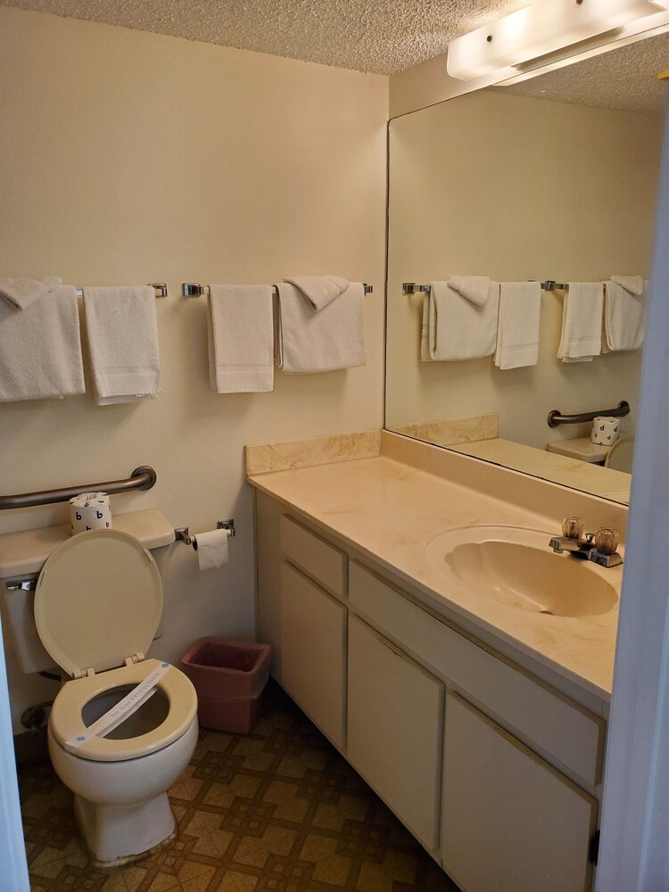 South Shore Motel - photo 22