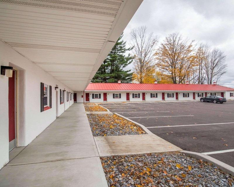Econo Lodge Saint Albans - photo 6