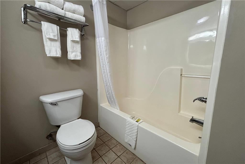 Super 8 by Wyndham Grayville - photo 17