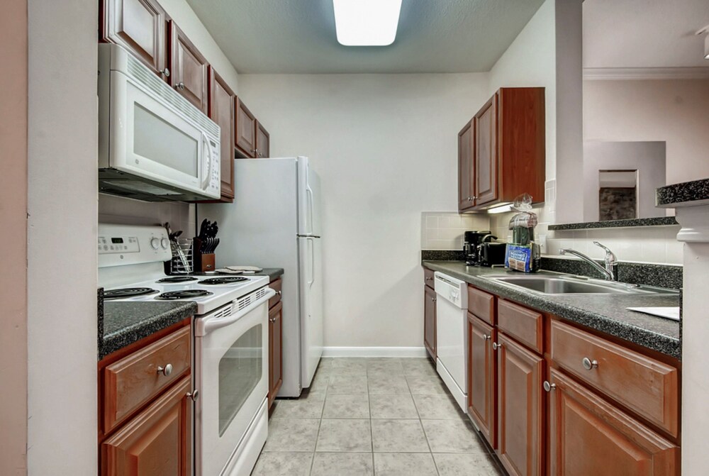 Global Luxury Suites at the Junction - photo 10