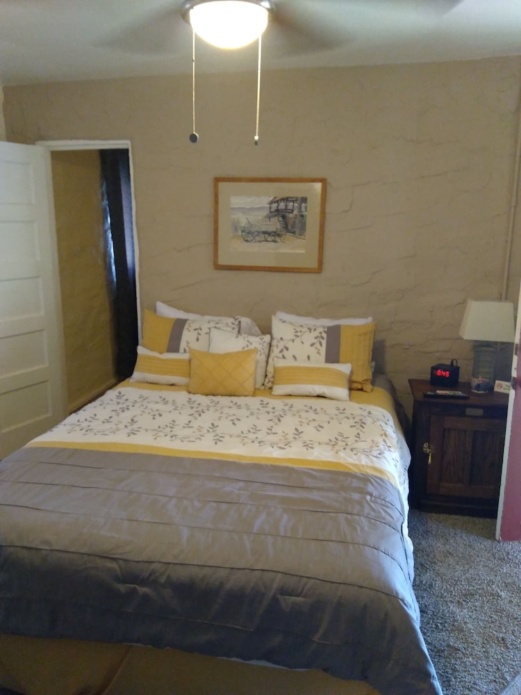 Shep's Miners Inn - photo 11