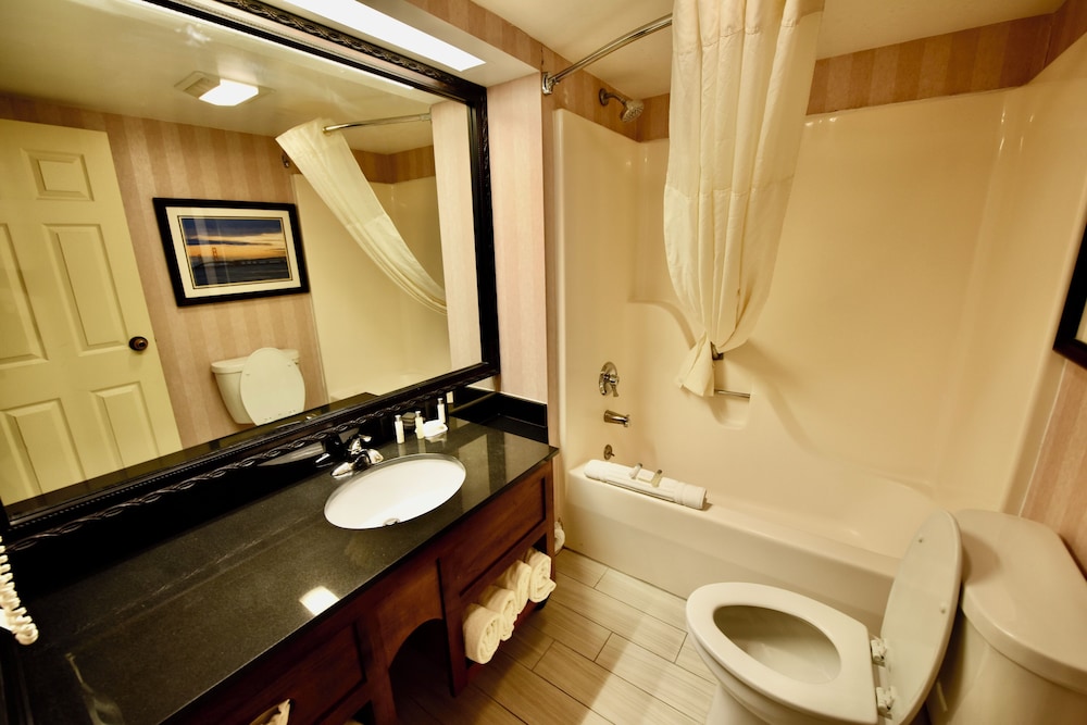 Hamilton Inn Select Beachfront Mackinaw City - photo 26