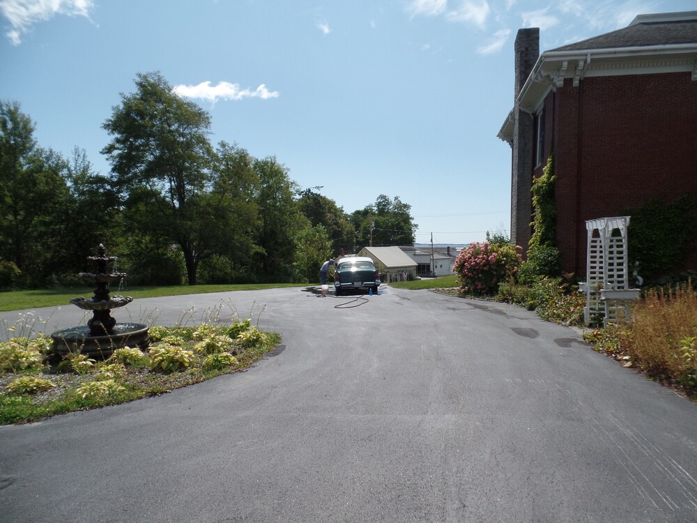 Captain Sweetser's Inn - photo 51