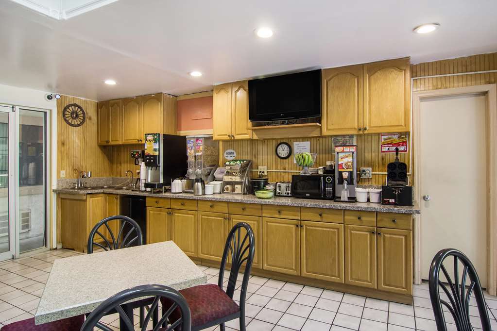 Americas Best Value Inn Darien - photo 10