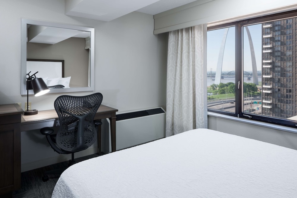 Hampton Inn St. Louis Downtown at the Gateway Arch - photo 18