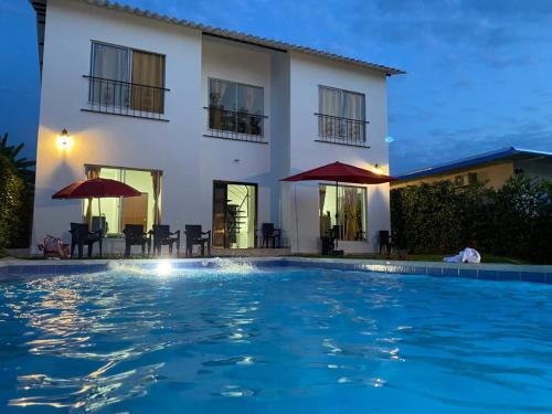Casa Campestre La Victoria piscina privada wifi — 4-Star Luxury Hotel in Ricaurte, Colombia