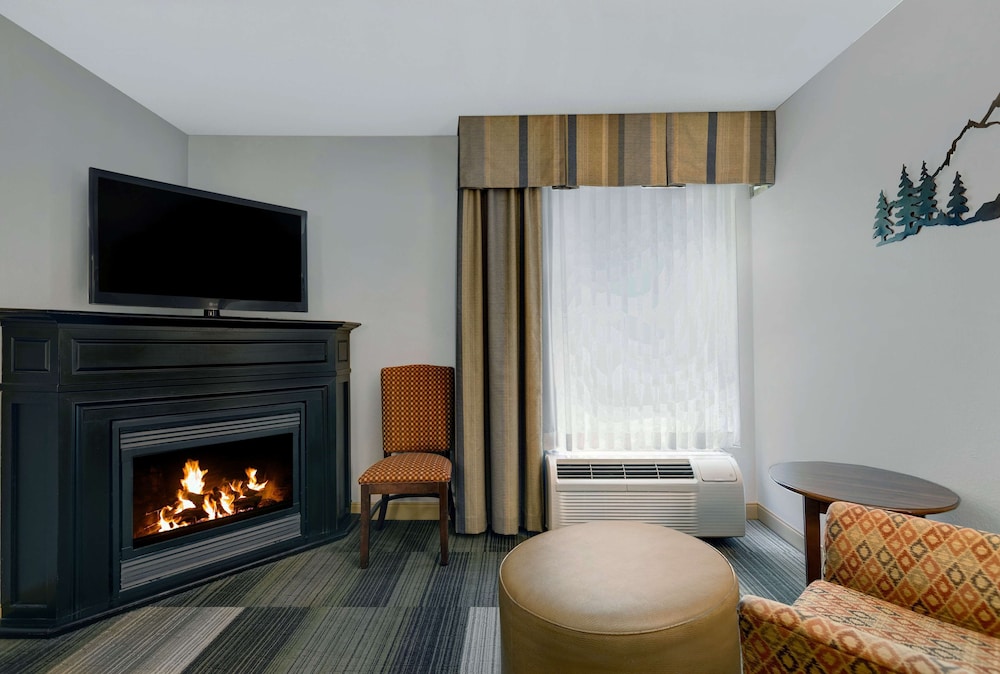 Hampton Inn & Suites Pigeon Forge On The Pkwy - photo 11