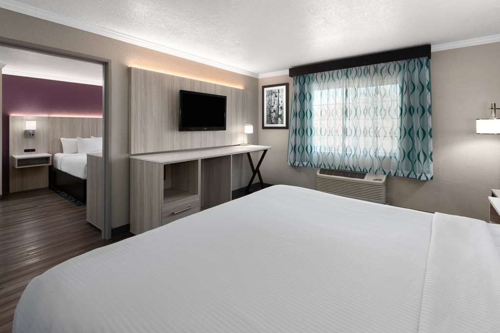 La Quinta Inn & Suites by Wyndham North Orem - photo 22