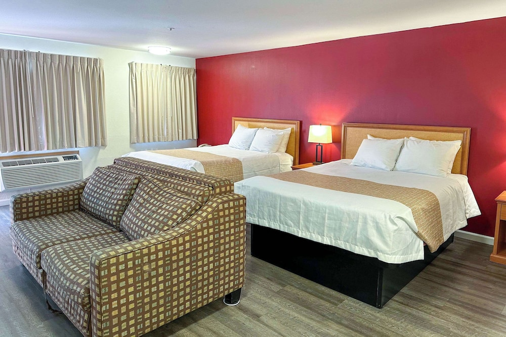 Econo Lodge Edmonds North Seattle - photo 22