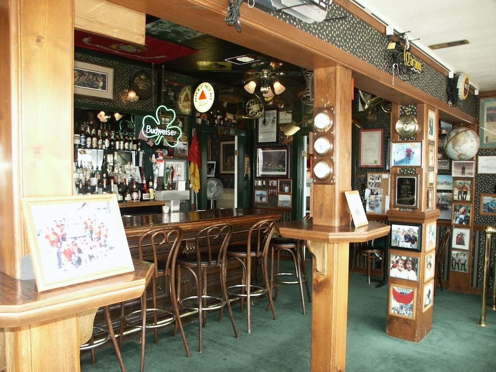 Bridgeport Inn - photo 37
