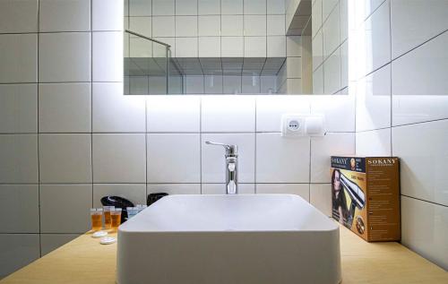 Chic 3BR Apt Near Fabrika By Wehost